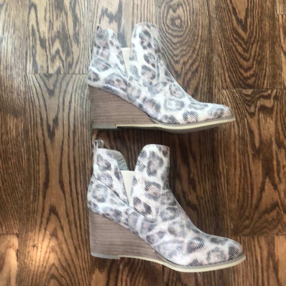 Wedge booties like new
